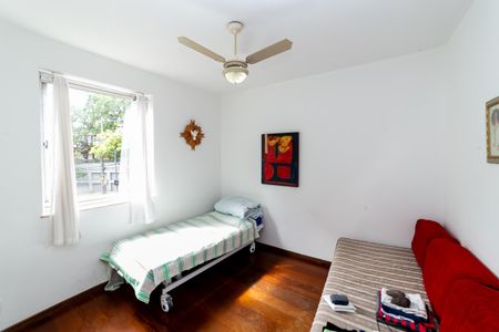 Apartamento à venda com 160m², 4 quartos e 2 vagasQuarto 2