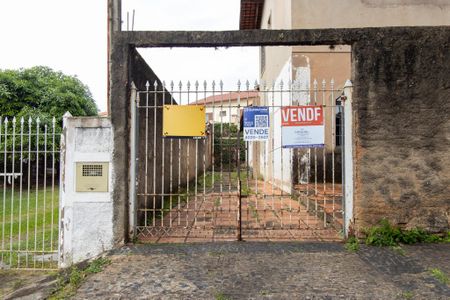 Casa à venda com 235m², 5 quartos e 4 vagas Casa à venda com 235m², 5 quartos e 4 vagasFachada