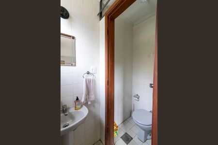 Casa à venda com 235m², 5 quartos e 4 vagas Casa à venda com 235m², 5 quartos e 4 vagasLavabo
