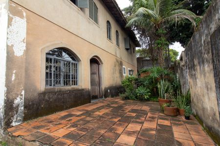 Casa à venda com 235m², 5 quartos e 4 vagas Casa à venda com 235m², 5 quartos e 4 vagasÁrea externa