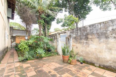Casa à venda com 235m², 5 quartos e 4 vagas Casa à venda com 235m², 5 quartos e 4 vagasÁrea externa