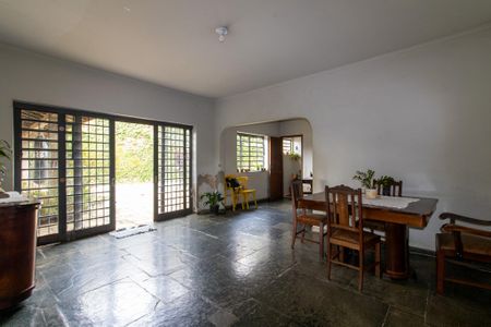 Casa à venda com 235m², 5 quartos e 4 vagas Casa à venda com 235m², 5 quartos e 4 vagasSala de Jantar