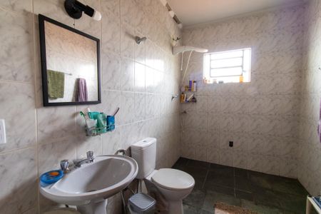 Casa à venda com 235m², 5 quartos e 4 vagas Casa à venda com 235m², 5 quartos e 4 vagasBanheiro 3