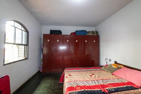 Casa à venda com 235m², 5 quartos e 4 vagas Casa à venda com 235m², 5 quartos e 4 vagasQuarto 3