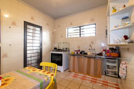 Casa à venda com 235m², 5 quartos e 4 vagas Casa à venda com 235m², 5 quartos e 4 vagasCozinha