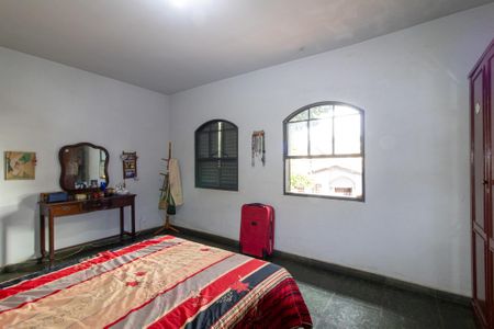 Casa à venda com 235m², 5 quartos e 4 vagas Casa à venda com 235m², 5 quartos e 4 vagasQuarto 3