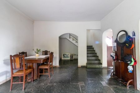 Casa à venda com 235m², 5 quartos e 4 vagas Casa à venda com 235m², 5 quartos e 4 vagasSala de Jantar