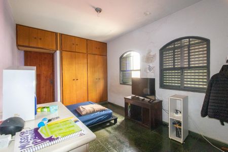 Casa à venda com 235m², 5 quartos e 4 vagas Casa à venda com 235m², 5 quartos e 4 vagasQuarto 5