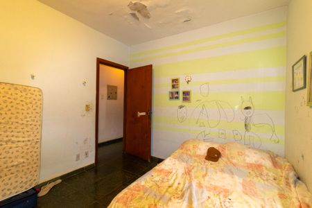 Casa à venda com 235m², 5 quartos e 4 vagas Casa à venda com 235m², 5 quartos e 4 vagasQuarto 1
