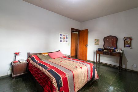 Casa à venda com 235m², 5 quartos e 4 vagas Casa à venda com 235m², 5 quartos e 4 vagasQuarto 3