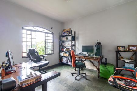 Casa à venda com 235m², 5 quartos e 4 vagas Casa à venda com 235m², 5 quartos e 4 vagasQuarto 4