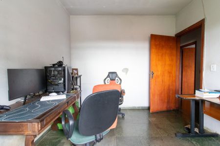 Casa à venda com 235m², 5 quartos e 4 vagas Casa à venda com 235m², 5 quartos e 4 vagasQuarto 4