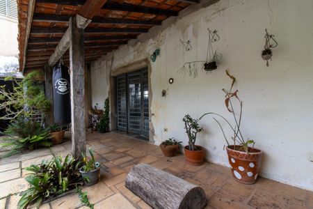 Casa à venda com 235m², 5 quartos e 4 vagas Casa à venda com 235m², 5 quartos e 4 vagasÁrea externa