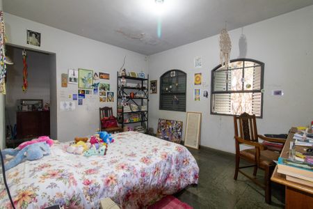 Casa à venda com 235m², 5 quartos e 4 vagas Casa à venda com 235m², 5 quartos e 4 vagasQuarto 2