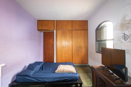 Casa à venda com 235m², 5 quartos e 4 vagas Casa à venda com 235m², 5 quartos e 4 vagasQuarto 5
