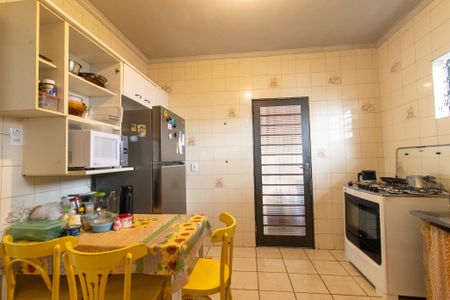 Casa à venda com 235m², 5 quartos e 4 vagas Casa à venda com 235m², 5 quartos e 4 vagasCozinha