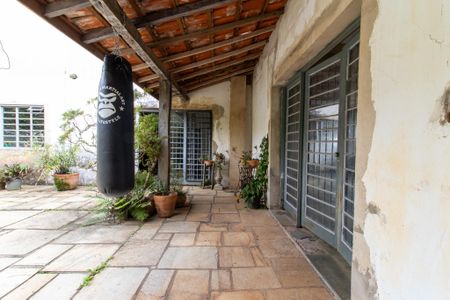 Casa à venda com 235m², 5 quartos e 4 vagas Casa à venda com 235m², 5 quartos e 4 vagasÁrea externa