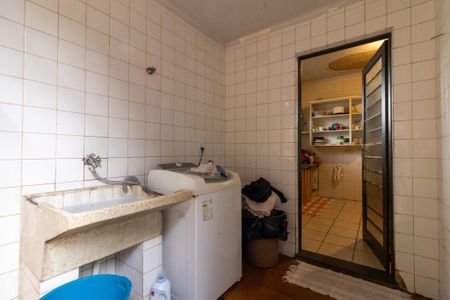 Casa à venda com 235m², 5 quartos e 4 vagas Casa à venda com 235m², 5 quartos e 4 vagasÁrea externa