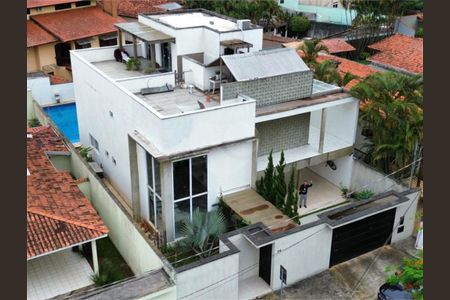 Casa à venda com 473m², 4 quartos e 4 vagas
