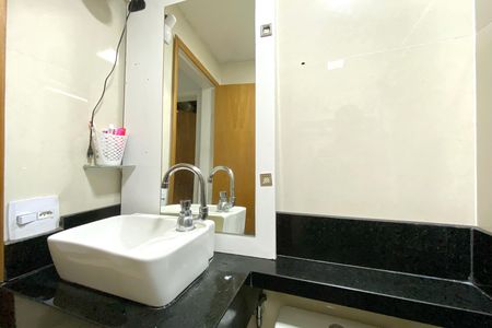 Apartamento à venda com 52m², 2 quartos e 1 vaga Apartamento à venda com 52m², 2 quartos e 1 vagaBanheiro