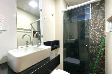 Apartamento à venda com 52m², 2 quartos e 1 vaga Apartamento à venda com 52m², 2 quartos e 1 vagaBanheiro