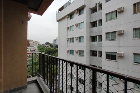 Apartamento à venda com 63m², 2 quartos e 1 vaga Apartamento à venda com 63m², 2 quartos e 1 vagaVaranda