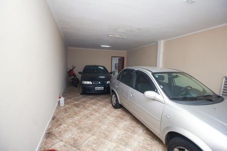 Casa à venda com 202m², 4 quartos e 4 vagas Casa à venda com 202m², 4 quartos e 4 vagasGaragem