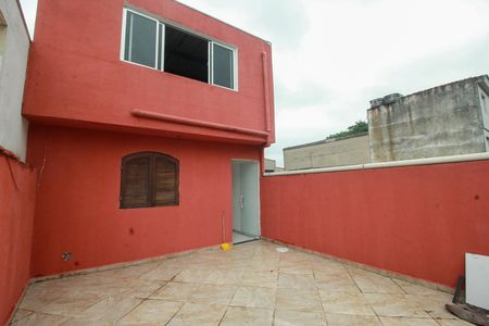 Casa à venda com 202m², 4 quartos e 4 vagas Casa à venda com 202m², 4 quartos e 4 vagasVaranda