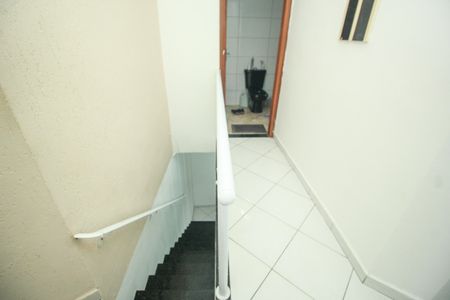 Casa à venda com 202m², 4 quartos e 4 vagas Casa à venda com 202m², 4 quartos e 4 vagasEscada