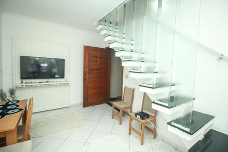 Casa à venda com 202m², 4 quartos e 4 vagas Casa à venda com 202m², 4 quartos e 4 vagasSala