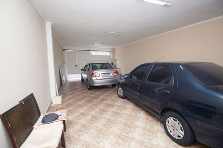 Casa à venda com 202m², 4 quartos e 4 vagas Casa à venda com 202m², 4 quartos e 4 vagasGaragem