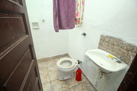 Casa à venda com 202m², 4 quartos e 4 vagas Casa à venda com 202m², 4 quartos e 4 vagasBanheiro da Edícula