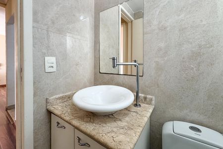 Apartamento à venda com 63m², 2 quartos e 1 vaga Apartamento à venda com 63m², 2 quartos e 1 vagaBanheiro Social