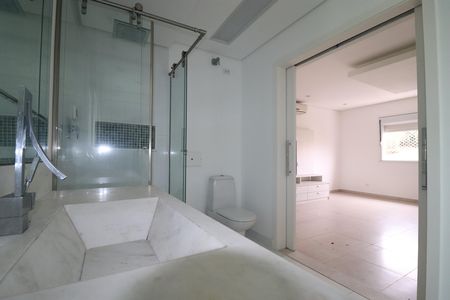 Casa para alugar com 300m², 3 quartos e 4 vagasBanheiro Quarto 1 suíte