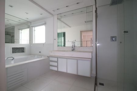 Casa para alugar com 300m², 3 quartos e 4 vagasBanheiro Quarto 1 suíte