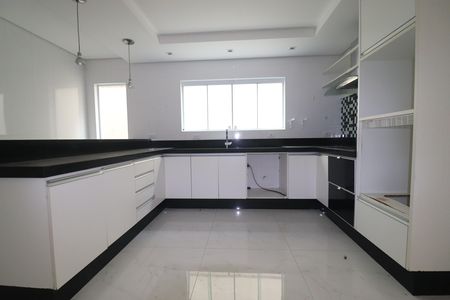 Casa para alugar com 300m², 3 quartos e 4 vagasCozinha