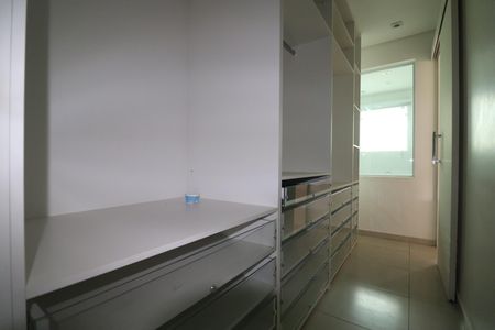 Casa para alugar com 300m², 3 quartos e 4 vagasCloset Quarto 1 suíte