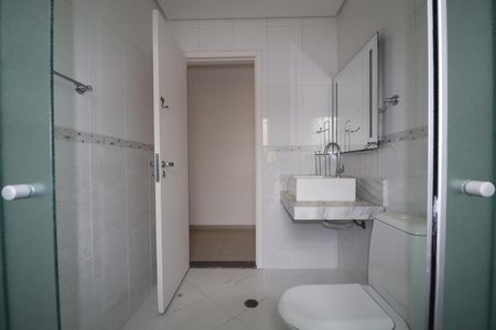 Casa para alugar com 300m², 3 quartos e 4 vagasBanheiro 2