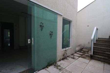 Casa para alugar com 300m², 3 quartos e 4 vagasQuintal