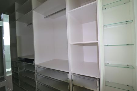 Casa para alugar com 300m², 3 quartos e 4 vagasCloset Quarto 1 suíte