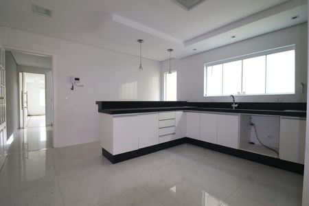 Casa para alugar com 300m², 3 quartos e 4 vagasCozinha