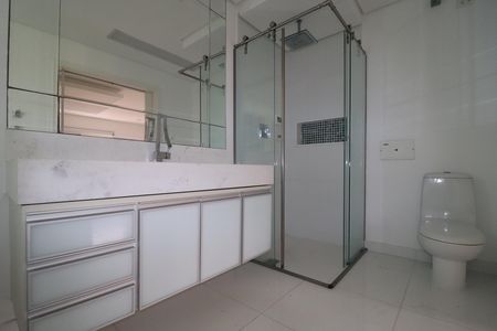 Casa para alugar com 300m², 3 quartos e 4 vagasBanheiro Quarto 1 suíte