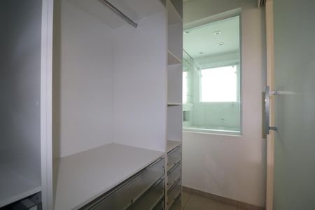 Casa para alugar com 300m², 3 quartos e 4 vagasCloset Quarto 1 suíte