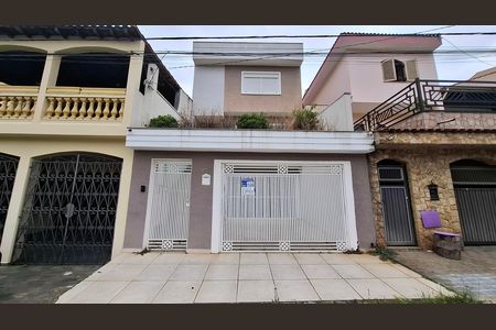 Casa para alugar com 300m², 3 quartos e 4 vagas Casa para alugar com 300m², 3 quartos e 4 vagasFachada