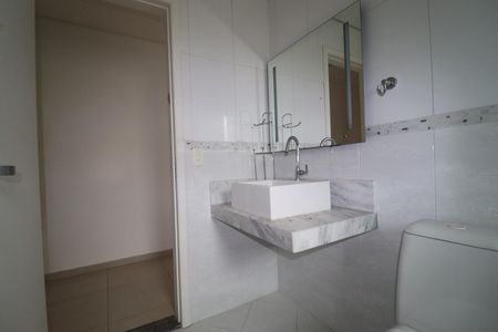 Casa para alugar com 300m², 3 quartos e 4 vagasBanheiro 2