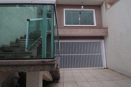 Casa para alugar com 300m², 3 quartos e 4 vagasFachada Casa