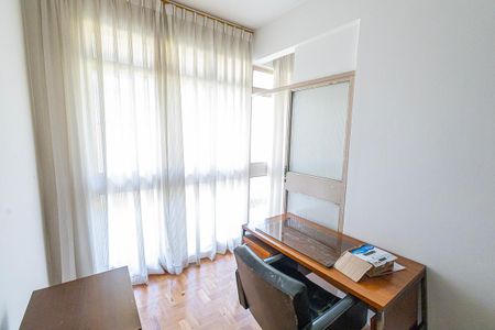 Casa para alugar com 290m², 4 quartos e 4 vagas Casa para alugar com 290m², 4 quartos e 4 vagasEscritorio