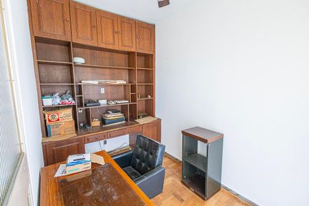 Casa para alugar com 290m², 4 quartos e 4 vagas Casa para alugar com 290m², 4 quartos e 4 vagasEscritorio