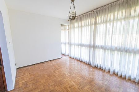 Casa para alugar com 290m², 4 quartos e 4 vagas Casa para alugar com 290m², 4 quartos e 4 vagasSala