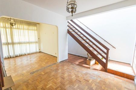Casa para alugar com 290m², 4 quartos e 4 vagas Casa para alugar com 290m², 4 quartos e 4 vagasSala 2